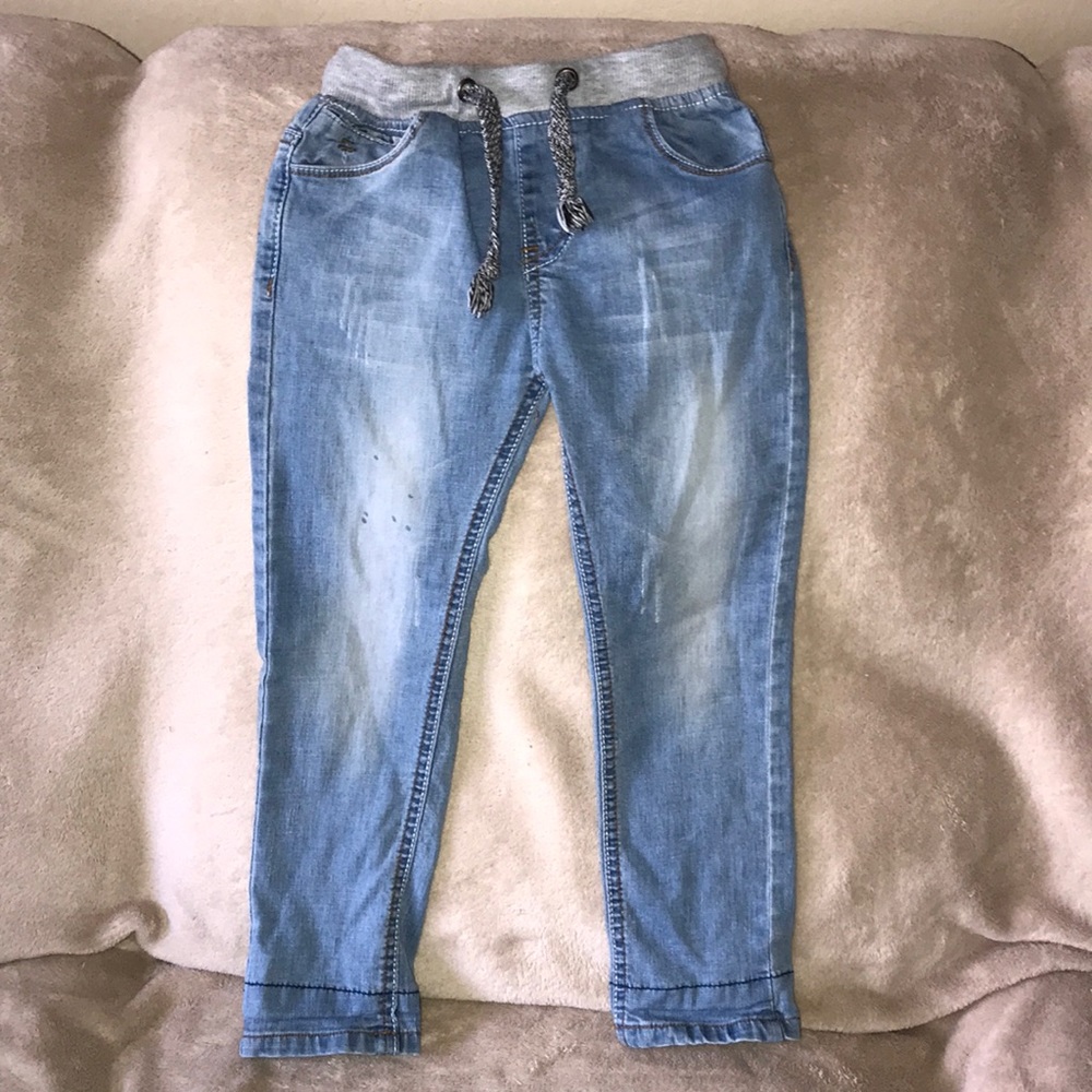Little Guest jeans size 5 / 64cm stained 💕